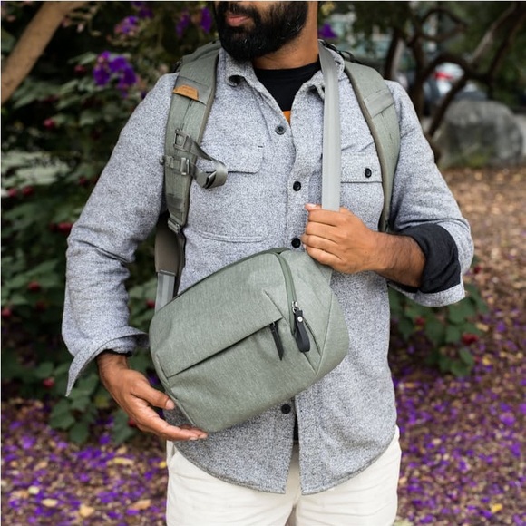 Peak Design | Everyday Sling Camera Bag | Gray - Picture 1 of 14